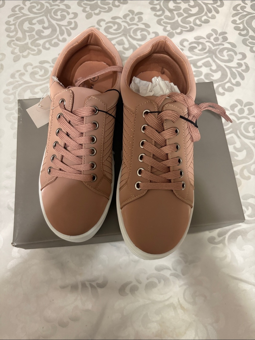 Falls Creek Dusty Rose Low-Top Lace-Up Sneakers Sz 8M